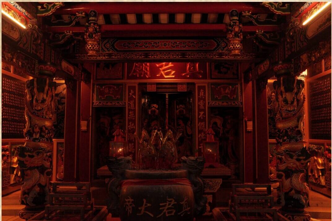 正殿・金匾庄严